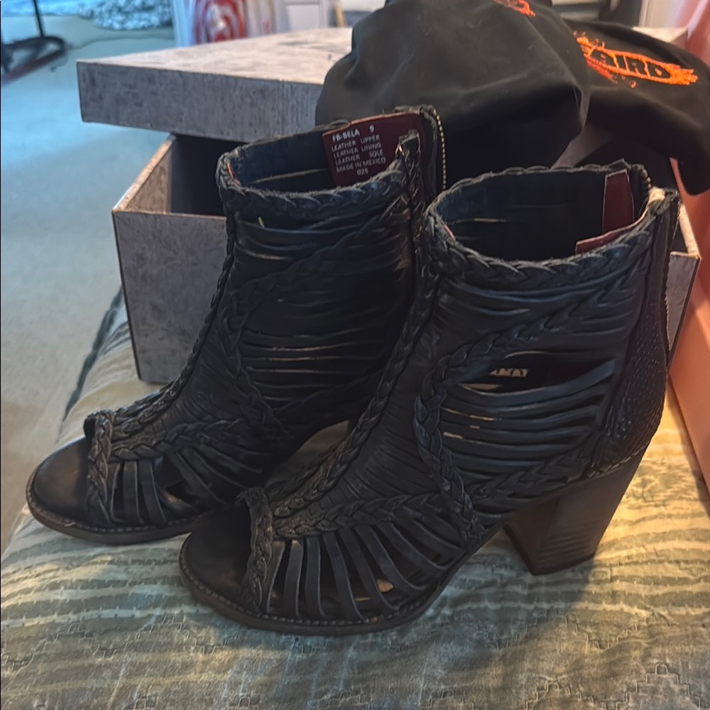 Freebird Bela sandals heels black snake 9